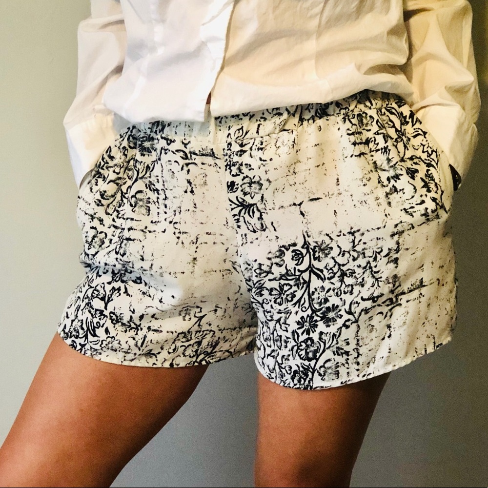 Reneec Beige Black Gray print  Shorts M elastic